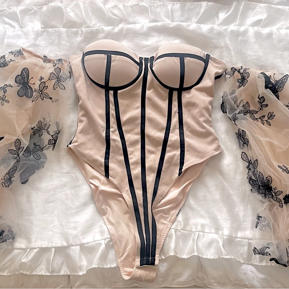 AKIRA Cream Bodysuit top with lace butterfly sleeves